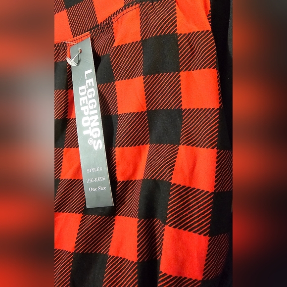 Buffalo Plaid and Black Full-length leggings NWT - Picture 6 of 6